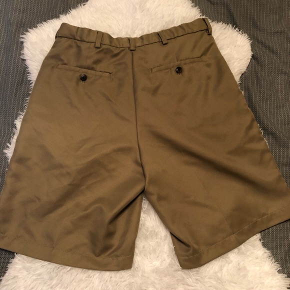 Haggar Khaki Shorts - Picture 2 of 4